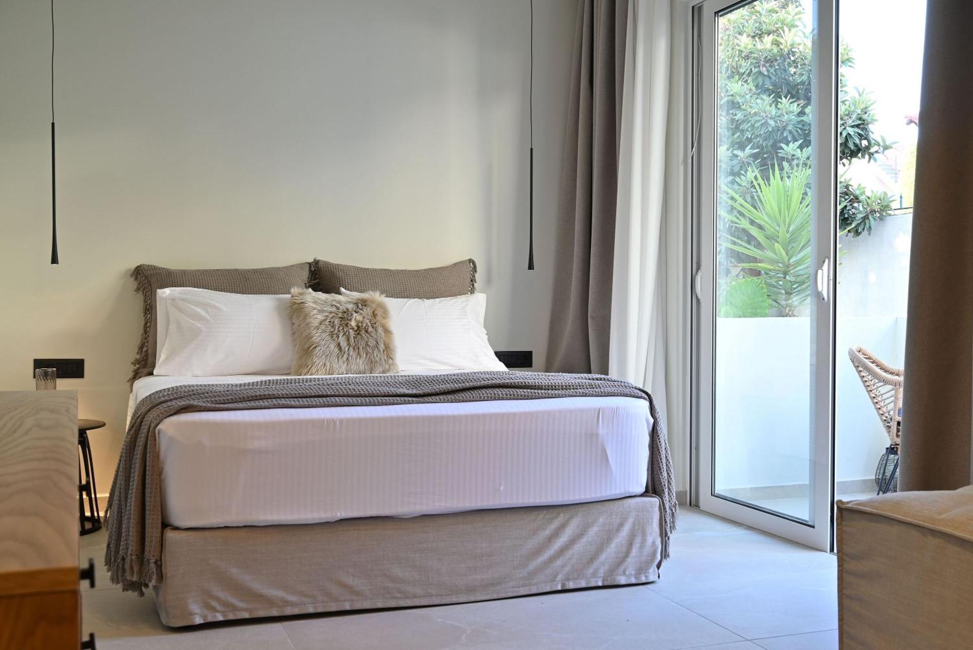 Rhotheon Suites In Ialysos  Buitenkant foto
