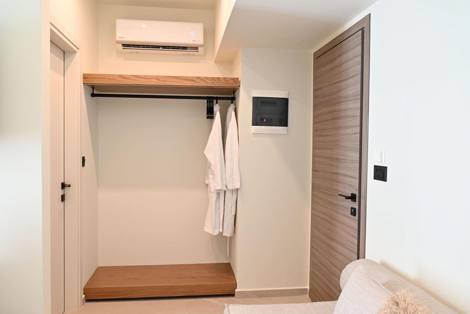 Rhotheon Suites In Ialysos  Buitenkant foto