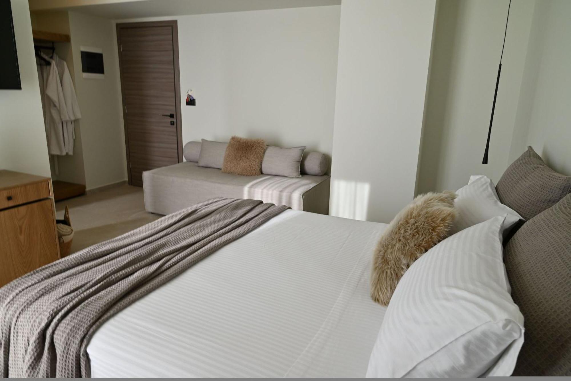 Rhotheon Suites In Ialysos  Buitenkant foto