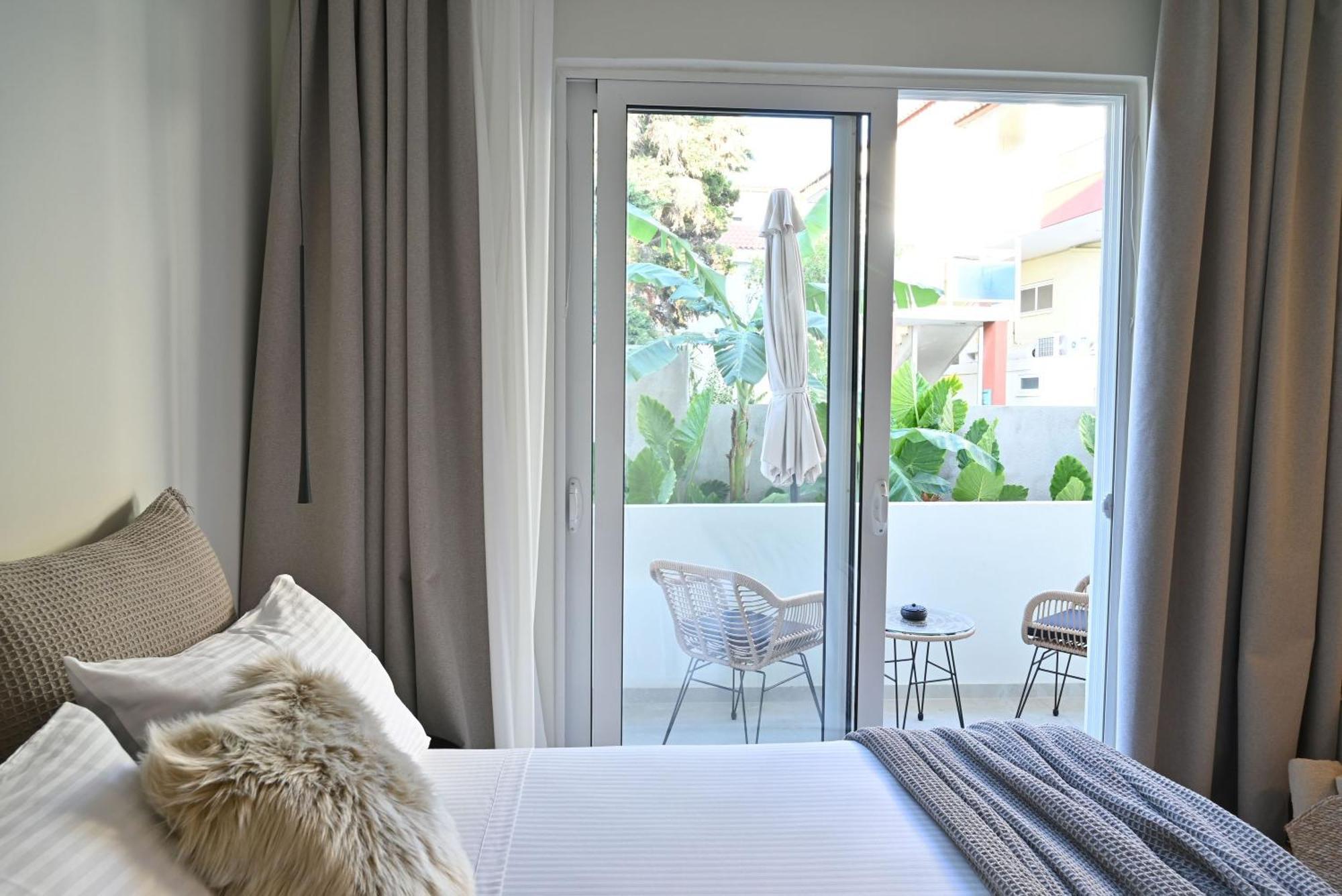 Rhotheon Suites In Ialysos  Buitenkant foto