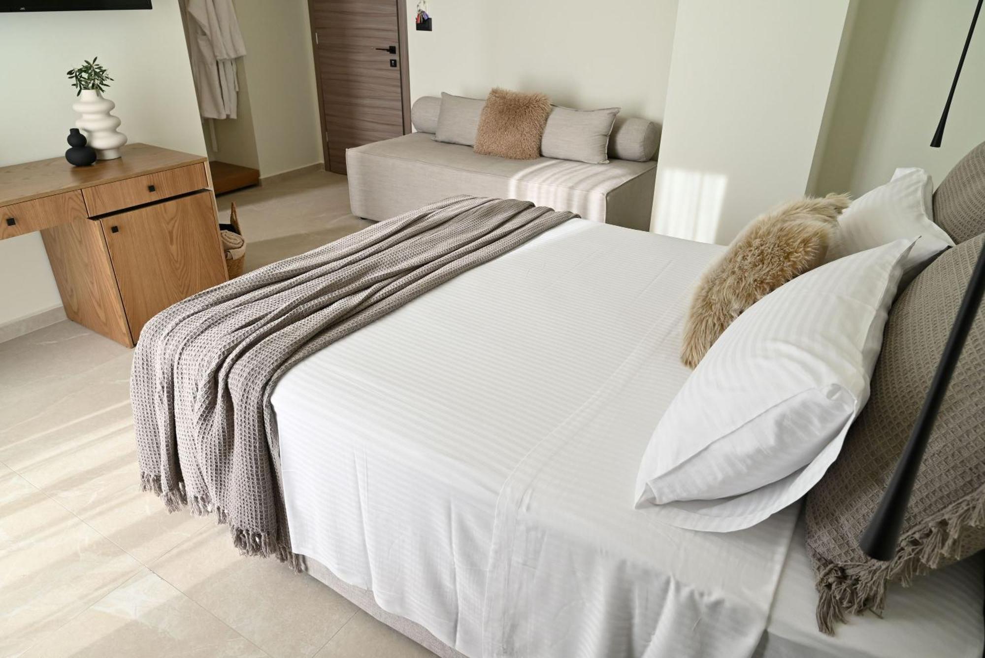 Rhotheon Suites In Ialysos  Buitenkant foto